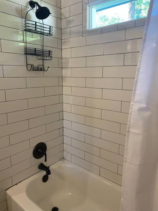 Cozy 2-Bedroom Farmhouse With Parking On Premise 士麦那 外观 照片